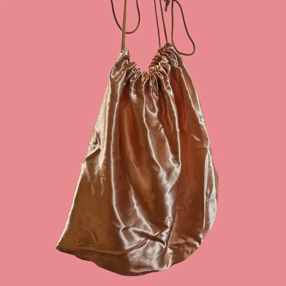 Kate Spade x Disney Minnie Mouse Polka Dot Canteen Crossbody Bag with Red Bow - Picture 8 of 8